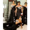 2020 Sexy Black a Line Bridemaid Платья с плечами Белые Кружевные Аппликации Тюль Разведка Поезд Пром Свадьба Гостевые Платья Горничные Платье