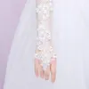 2020 Najnowsze Eleganckie Bridal Lace Rękawice Dopasowane Miękkie Tulle i Biała Koronkowa Aplikacja Wedding Gants Darmowa Wysyłka