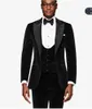 Moda Black Velvet Groom Tuxedos Peak Lapel Groomsman Wedding 3 Piece Suit Moda Mężczyźni Business Prom Jacket Blazer (Kurtka + spodnie + krawat + kamizelka)