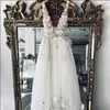 Atemberaubende sexy Ballkleider mit V-Ausschnitt, 3D-Blumenapplikationen, Perlen, rückenfreie Brautkleider, abgestufte Tüllröcke, formelle Abendkleider, kostenloser Versand