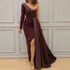 Arabiska en axel Satin Mermaid Long Aftonklänningar Ruched Lace Applique Beaded Split Floor Length Prom Lugnar Vestidos de Festa