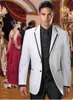 Klasik Tasarım Beyaz Slim Fit Damat Smokin Notch Yaka İki Düğme Groomsmen Mens Düğün Takımları Mükemmel Adam Suits (Ceket + Pantolon + Yelek + Kravat) 35