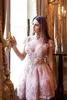2020 belle robe de bal rose blush robes de cocktail courtes col haut manches courtes avec perles de paillettes voir à travers les robes de bal du Moyen-Orient