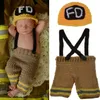 Vestito fatto a mano all'uncinetto Baby Fireman Outfit Puntelli per foto neonato Costume per bambino lavorato a maglia Vestito natalizio Regalo per baby shower