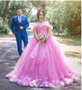 우아한 핑크 Quinceanera 드레스 숄더 볼 가운 손으로 만든 꽃 달콤한 16 스윕 기차 플러스 사이즈 파티 드레스 댄스 파티 이브닝 ​​가운