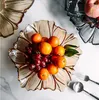 Vassoio per frutta creativo Organizzazione per la conservazione degli alimenti Imposta il salotto moderno della casa americana di lusso piatto di frutta in vetro rosso con rete di cristallo di alta qualità