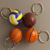 150pcs / mycket nya pvc mini basket keychains plast volleyboll nyckelringar för gåvor