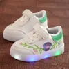 Noworodków Boddler Buty Sneakers Wiosna Jesień Baby Moda Sport Buty do biegania LED Light Cute Soft Sole Wygodne Kids Leisure Buty