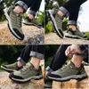 Herrkvinnor Rinnande skor Billiga säljer olivgrön khaki grå utomhussko Män tränare sport sneakers hemlagad märke gjord i Kina