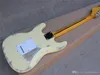 Guitare électrique à corps rétro blanc lait personnalisé en usine avec col jaune rétro, micros SSS, col festonné, offre personnalisée