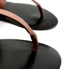 2019 designer män kvinnor läder gyllene thong sandal tofflor med läder thong sandal gyllene läder thong sandal tofflor platt w4975046