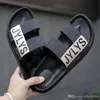 Marque européenne Pantoufles d'été sandales de créateurs Hommes Respirant Plage Tongs Casual Slip-on Appartements Sandales Hommes Chaussures TAILLE 40-45