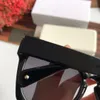 Vente en gros-2019 UV 400 Protection cadre noir largeur franc avec rivets argentés Mode lunettes de soleil de haute qualité hommes femmes lunettes de soleil de vente chaude