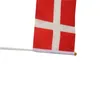 Drapeau du Danemark 21X14 cm Drapeaux ondulant à la main en polyester Bannière du pays du Danemark avec mâts en plastique