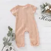 Sommar Småbarn Nyfödd Baby Boy Girls Jumpsuits Kläder Kids Bodysuit Bomull Linen Kortärmad Knapp Solid Färg Romper Kläder M1502