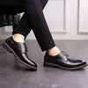 Vente chaude En Cuir Brogue Robe Hommes Chaussures À Lacets Italie Rétro Affaires Appartements Formels Chaussures De Mariage Pour Hommes Bout Pointu Chaussures De Fête De Haute Qualité