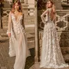 Berta 2020 Muse Plunge V cou Mariage Robes de mariée avec 3D Flora Appliques une ligne basse sans dos Sheer manches longues balayer robe Boho Bridal Robe