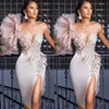 2023 Robes de cocktail courtes sexy Blush Rose Dentelle Appliques Perles Fleurs Côté Split Satin Longueur Au Genou Robes De Soirée Robe De Bal De Bal