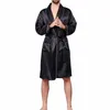 Novos Homens Black Lounge Sleepwear Faux Silk Nightwear para Homens Conforto Roupões De Silky Nobres Nobres Vestido Vestido Homens Dormir vestes