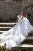 2020 Um lindo vestidos de casamento de linha Off the Shoulder Vestidos Backless hierárquico Saias Appliqued Tribunal Trem nupcial feito sob encomenda feita