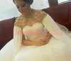 Bedövning Sweetheart Afrikanska bröllopsklänningar med pärlor Kap Dubai Tulle Arabiska Bridal Ball Gowns Plus Size Vestido de Novia Bride Dress