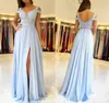 2020 Vestidos de dama de honor azul cielo con abertura lateral en el hombro Apliques de encaje Vestidos de invitados de boda de gasa Vestidos de dama de honor baratos