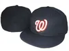 Modebrev W Cap män monterade hattar Flat Brim Högkvalitativ broderad idrottslag fans Baseballmössor Full stängd hatt online7999833