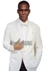 カスタムメイドのショール襟の新郎Tuxedos Ivory Man Prom Blazerコートメンズウェディングビジネススーツ（ジャケット+パンツ+ネクタイ）H：975
