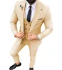 وصول جديد Beige Men 3 قطعة بدلة Slim Fit Men الزفاف Tuxedos الذروة صدر السترة واحدة السترة الرسمية suitsjacket السراويل VE200D