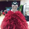 الظلام الأحمر الكرة ثوب فساتين quinceanera الكريستال مطرز حبيبته صد مشد الأورجانزا الكشكشة vestidos دي quincedañera الحلو 16 فساتين