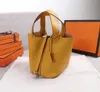 Nuove borse da donna classiche di design borse a tracolla con tracolla mini borse per la spesa in vera pelle con serratura piccola borsa tote con pendente a cavallo262K