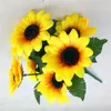 1 bouquet di girasoli artificiali realistici teste di girasole in plastica artificiale decorazioni per feste a casa oggetti di scena 2016