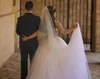 Stora Beading Ball Gown Bröllopsklänningar med Sheer Neckline Kristaller Illusion Sleeves Plus Storlek Bröllopsklänning Sweep Train C