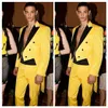 Nowy Design Yellow Groom Tuxedos Black Peaked Lapel Groomsmen Mens Garnitury Slim Fit Man Kurtka Blazer Garnitur (Kurtka + Spodnie)