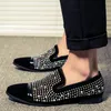 Mode lyxig designer varumärke svart rhinestones loafers skor män lägenheter bröllopsfest sko röd botten pärlstav gentlemen klänning skor