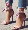 Venda quente-2019 mais novo designer de marca rosa camurça amarelo alto salto alto tornozelo grande arco knot gladiador sandal sapatos única pulseira fina bombas de salto fino