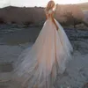 Luksusowe Suknie Balowe Suknie Ślubne Klejnoty Bez Rękawów Aplikacja Suknie ślubne Koronki Sweep Pociąg Moda Custom Made Dress