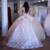 2024 NYA BLING SEBSED ELEGANT QUINCEANERA KLÄNNER SWEEETHEART LACE 3D ANVÄNDNINGAR Bollklänning ärmlös dragkedja tillbaka med stora bow prom klänningar 403