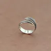Großhandels-925 Sterlingsilber-Thai-Silber-Feder-Ring für Frauen-Schmucksache-Geschenk-Finger-geöffnete Feder-Ringe einzelner Punkschädel-Ring