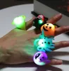 Los últimos 5 tipos de anillos luminosos Pequeños regalos de Halloween regalos fiesta de graduación luces para los dedos juguetes brillantes calabaza cráneo calabaza murciélago anillo