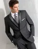 Nowy węgiel drzemny 3 sztuki Męskie Garnitury Slim Fit Notched Lapel 2 Przyciski Fomal Business Suit Business Wedding Groom Tuxedos (Kurtka + kamizelki + spodnie)