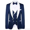 Anpassat kött Två knappar Royal Blue Groom Tuxedos Peak Lapel Groomsmen Best Man Suits Mens Wedding Suits (Jacket+Pants+Vest+Bow Tie)