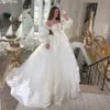 Fabuleux Dentelle Manches Longues Robes De Mariée Sans Bretelles Plongeant Cou Paillettes Robes De Mariée Balayage Train Satin robe de mariée