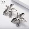 Groothandel - zilveren legering bloem bengelende oorbellen bloemen charme oorstekers mode westerse luxe kroonluchter oorbellen vakantie stijl sieraden
