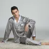 2019 Soie Hommes Pyjama Ensembles Sommeil Solide Satin Vêtements De Nuit Hommes Costume D'été À Manches Longues Pyjama En Soie Hommes Pyjamas Homme # g2 V191216278Q