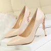 en cuir verni femmes talons dames chaussures stiletto décoration en métal talons hauts chaussures de mariage pompes femmes chaussures femme à talons hauts talons noirs