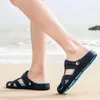 Großhandel Designer-Hausschuhe Marke crocss Männer Flache Sandalen Gelee Freizeitschuhe Watschuhe Männliche Doppelschnalle Sommer Strand Outdoor-Flip-Flops