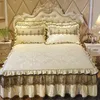 Velvet Fabric Korea Style Princess Lace Sängkläder Bed Sheet Pillowcases Tjockare Varm Sängkåpa 3st Winter Bedding Bed kjol