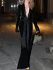 Runway Designer 2019 Autumn Women Sexig Deep V Neck Lång Jumpsuit Overaller Ladies Wide Leg Black Velvet Jumpsuit Romper med Belt3755352