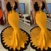 Nya gula sexiga sjöjungfru prom klänningar Deep V Neck Illusion Svart spetsar applikationer Öppna Back Formal Evening Dress Wear Graduation Party klänningar
